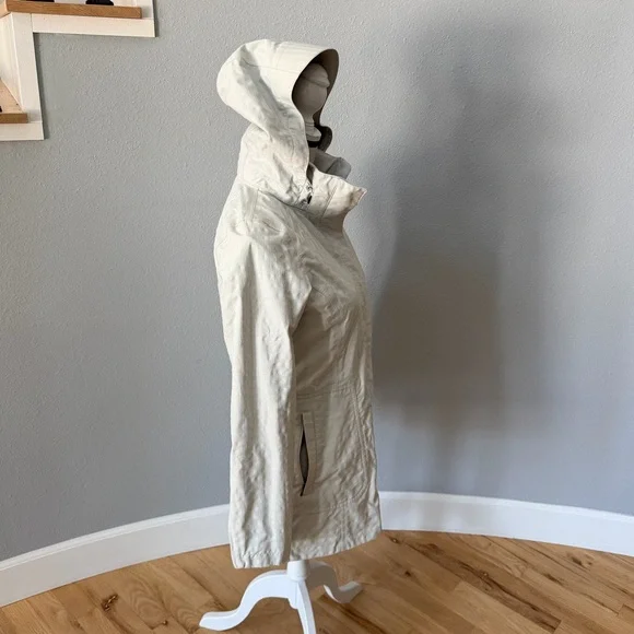 Marmot Women's Hooded Ski Jacket in Creamy Grey - Picture 5 of 16